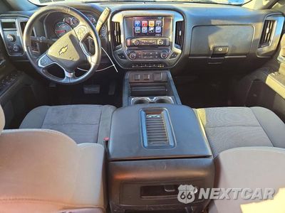 Zdjęcie 8 z 12 samochodu: 2017 CHEVROLET SILVERADO K1500 LT VIN:3GCUKREC7HG381047 - miniatura