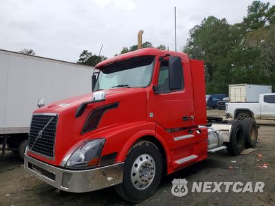 2011 VOLVO VNL SEMI TRUCK 4V4NC9EJ8BN531265 - główne zdjęcie licytacji z USA - miniatura