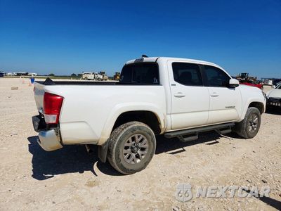 Trzecie zdjęcie samochodu z tyłu: 2017 TOYOTA TACOMA SR5 V6 VIN:5TFAZ5CN2HX035365 - miniatura
