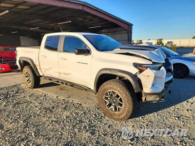 Czwarte zdjęcie samochodu z boku: 2023 CHEVROLET COLORADO ZR2 VIN:1GCPTFEK3P1210521 - miniatura