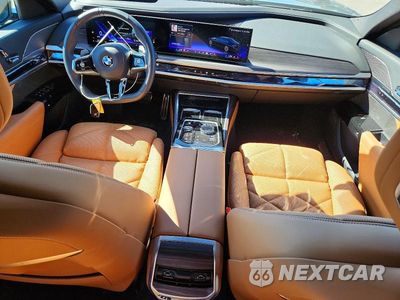 Zdjęcie 8 z 12 samochodu: 2025 BMW 740 XI VIN:WBA33EH08SCV51068 - miniatura