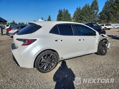 Trzecie zdjęcie samochodu z tyłu: 2021 TOYOTA COROLLA XSE VIN:JTNC4MBE2M3127429 - miniatura
