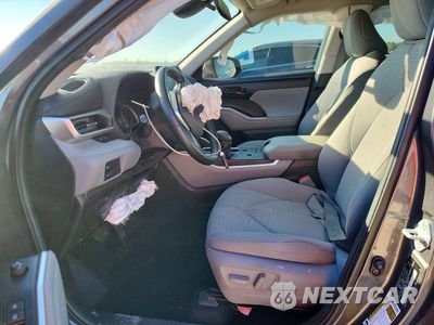 Zdjęcie 7 z 14 samochodu: 2021 TOYOTA HIGHLANDER LE VIN:5TDZZRAH7MS069647 - miniatura