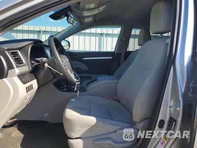 Zdjęcie 7 z 13 samochodu: 2018 TOYOTA HIGHLANDER LE VIN:5TDZARFH3JS040691 - miniatura