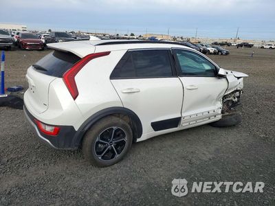 Trzecie zdjęcie samochodu z tyłu: 2025 KIA NIRO LX VIN:KNDCP3LE1S5277733 - miniatura