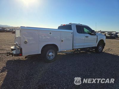 Trzecie zdjęcie samochodu z tyłu: 2025 FORD F350 SUPER DUTY VIN:1FT8X3BA1SEC04401 - miniatura