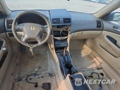 Zdjęcie 8 z 12 samochodu: 2004 HONDA ACCORD LX VIN:1HGCM56364A152494 - miniatura