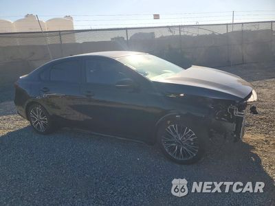 Czwarte zdjęcie samochodu z boku: 2023 KIA FORTE GT LINE VIN:3KPF54AD3PE619777 - miniatura