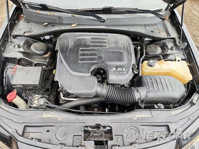 Zdjęcie 11 z 12 samochodu: 2016 CHRYSLER 300 S VIN:2C3CCAGG2GH296579 - miniatura
