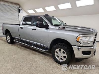 Czwarte zdjęcie samochodu z boku: 2023 RAM 2500 BIG HORN VIN:3C6UR5JJ0PG586823 - miniatura