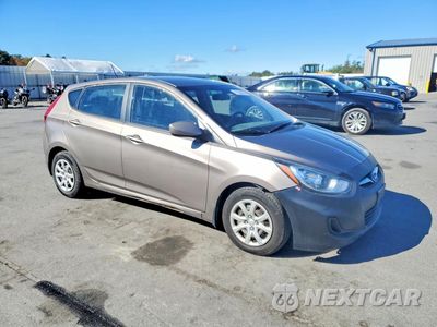 Czwarte zdjęcie samochodu z boku: 2013 HYUNDAI ACCENT VIN:KMHCT5AE2DU118461 - miniatura