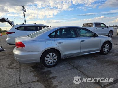 Trzecie zdjęcie samochodu z tyłu: 2013 VOLKSWAGEN PASSAT S VIN:1VWAP7A3XDC056689 - miniatura