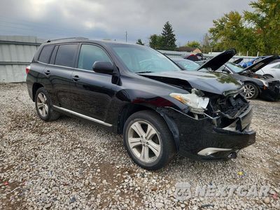Czwarte zdjęcie samochodu z boku: 2013 TOYOTA HIGHLANDER SE VIN:5TDZK3EH0DS133264 - miniatura