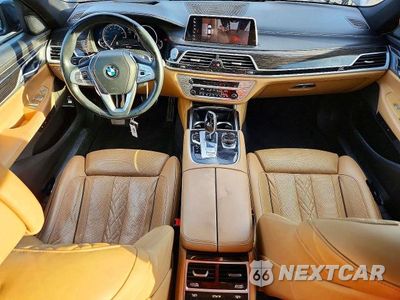 Zdjęcie 8 z 13 samochodu: 2019 BMW 740 I VIN:WBA7E2C59KB218493 - miniatura