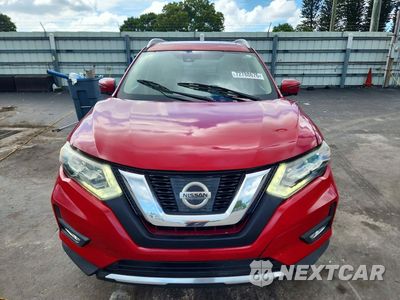 Piąte zdjęcie samochodu w środku: 2017 NISSAN ROGUE SL VIN:JN8AT2MV8HW252170 - miniatura