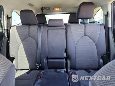 Zdjęcie 10 z 13 samochodu: 2022 TOYOTA HIGHLANDER LE VIN:5TDZZRAH6NS133890 - miniatura