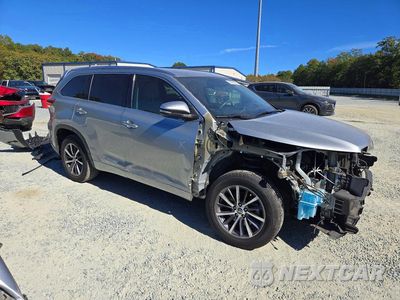 Czwarte zdjęcie samochodu z boku: 2017 TOYOTA HIGHLANDER XLE VIN:5TDKZRFH2HS524663 - miniatura