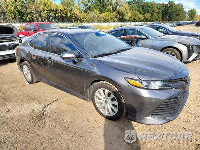 Czwarte zdjęcie samochodu z boku: 2020 TOYOTA CAMRY LE VIN:4T1C11AK5LU995576 - miniatura
