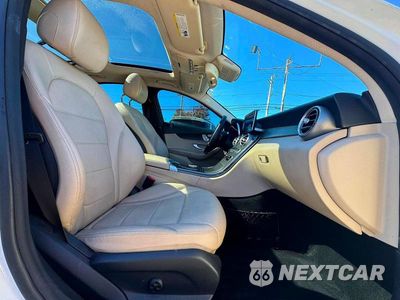 Piąte zdjęcie samochodu w środku: 2017 MERCEDES-BENZ C 300 4MATIC VIN:55SWF4KB8HU204720 - miniatura