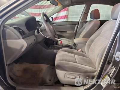 Zdjęcie 7 z 12 samochodu: 2005 TOYOTA CAMRY LE VIN:4T1BE32K05U513870 - miniatura