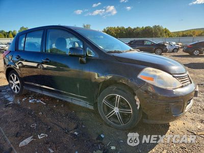 Czwarte zdjęcie samochodu z boku: 2009 NISSAN VERSA 1.8 S VIN:3N1BC13E59L371087 - miniatura