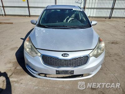 Piąte zdjęcie samochodu w środku: 2015 KIA FORTE EX VIN:KNAFZ4A8XF5405612 - miniatura