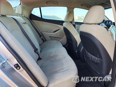 Zdjęcie 10 z 13 samochodu: 2011 KIA OPTIMA LX VIN:KNAGM4A7XB5147371 - miniatura