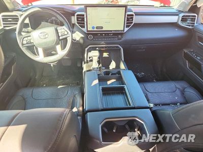 Zdjęcie 8 z 12 samochodu: 2024 TOYOTA TUNDRA CREWMAX LIMITED VIN:5TFJA5ECXRX021458 - miniatura