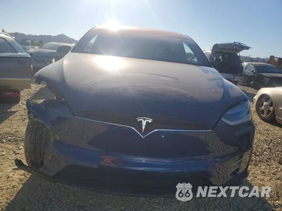 Piąte zdjęcie samochodu w środku: 2018 TESLA MODEL X VIN:5YJXCBE40JF116816 - miniatura
