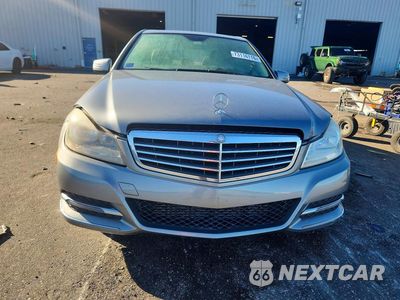 Piąte zdjęcie samochodu w środku: 2014 MERCEDES-BENZ C 250 VIN:WDDGF4HB1EG250782 - miniatura