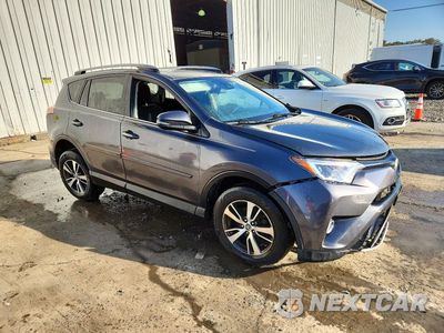 Czwarte zdjęcie samochodu z boku: 2017 TOYOTA RAV4 XLE VIN:JTMRFREV7HD209965 - miniatura
