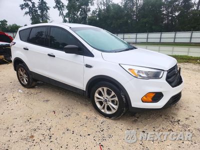 Czwarte zdjęcie samochodu z boku: 2017 FORD ESCAPE S VIN:1FMCU0F7XHUD24868 - miniatura