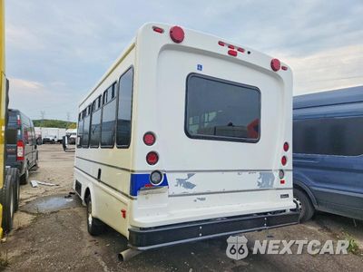 Trzecie zdjęcie samochodu z tyłu: 2025 FORD E450 SHUTTLE BUS VIN:1FDFE4FN8SDD00284 - miniatura