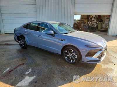 Czwarte zdjęcie samochodu z boku: 2025 HYUNDAI SONATA SEL VIN:KMHL64JA0SA436625 - miniatura