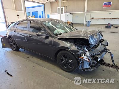 Czwarte zdjęcie samochodu z boku: 2021 HYUNDAI ELANTRA SEL VIN:5NPLM4AG0MH044013 - miniatura