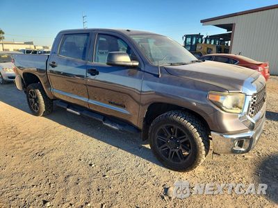 Czwarte zdjęcie samochodu z boku: 2018 TOYOTA TUNDRA CREWMAX SR5 VIN:5TFEM5F16JX129196 - miniatura
