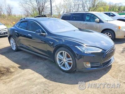 Czwarte zdjęcie samochodu z boku: 2015 TESLA MODEL S VIN:5YJSA1E27FF119731 - miniatura