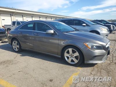 Czwarte zdjęcie samochodu z boku: 2018 MERCEDES-BENZ CLA 250 4MATIC VIN:WDDSJ4GB2JN598333 - miniatura
