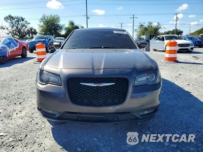 Piąte zdjęcie samochodu w środku: 2015 CHRYSLER 300 S VIN:2C3CCAGG2FH781674 - miniatura