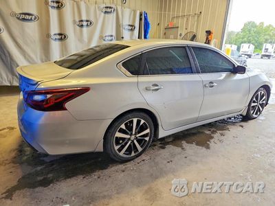 Trzecie zdjęcie samochodu z tyłu: 2017 NISSAN ALTIMA 2.5 SR VIN:1N4AL3AP2HC258397 - miniatura