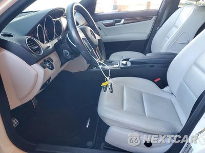 Zdjęcie 7 z 12 samochodu: 2012 MERCEDES-BENZ C 250 VIN:WDDGF4HB9CR192275 - miniatura