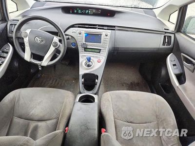 Zdjęcie 8 z 13 samochodu: 2012 TOYOTA PRIUS THREE VIN:JTDKN3DU1C5405879 - miniatura