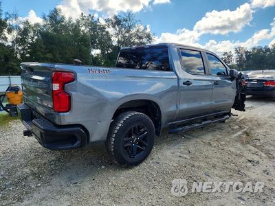 Trzecie zdjęcie samochodu z tyłu: 2021 CHEVROLET SILVERADO K1500 TRAIL BOSS CUSTOM VIN:3GCPYCEF3MG137294 - miniatura
