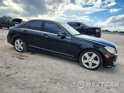 Czwarte zdjęcie samochodu z boku: 2010 MERCEDES-BENZ C 300 VIN:WDDGF5EB2AR101662 - miniatura