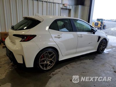 Trzecie zdjęcie samochodu z tyłu: 2025 TOYOTA GR COROLLA PREMIUM VIN:JTNABAAE8SA022738 - miniatura