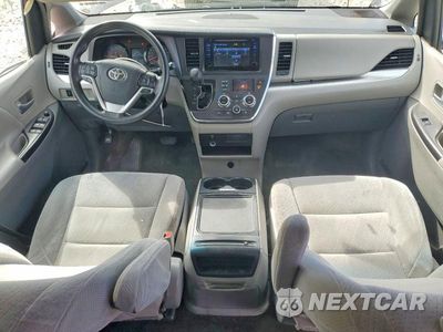 Zdjęcie 8 z 13 samochodu: 2017 TOYOTA SIENNA LE VIN:5TDKZ3DC9HS871296 - miniatura