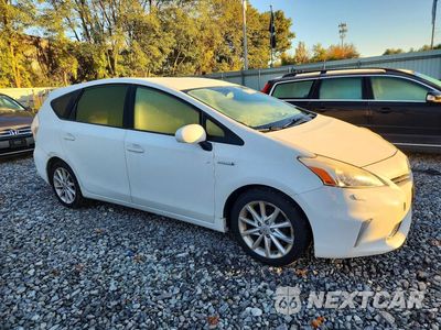 Czwarte zdjęcie samochodu z boku: 2013 TOYOTA PRIUS V FIVE VIN:JTDZN3EU5D3252319 - miniatura