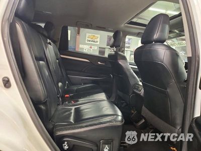 Zdjęcie 11 z 13 samochodu: 2017 TOYOTA HIGHLANDER XLE VIN:5TDJZRFHXHS515169 - miniatura
