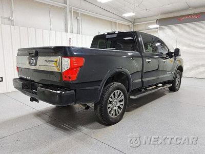 Trzecie zdjęcie samochodu z tyłu: 2016 NISSAN TITAN XD PLATINUM RESERVE VIN:1N6BA1F21GN504720 - miniatura