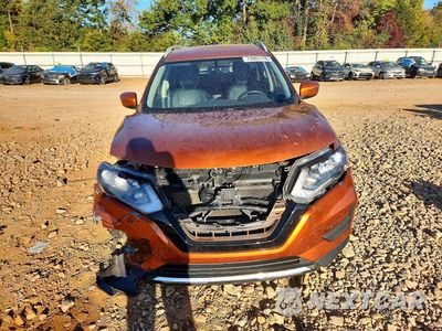 Piąte zdjęcie samochodu w środku: 2018 NISSAN ROGUE SV VIN:5N1AT2MT0JC805956 - miniatura